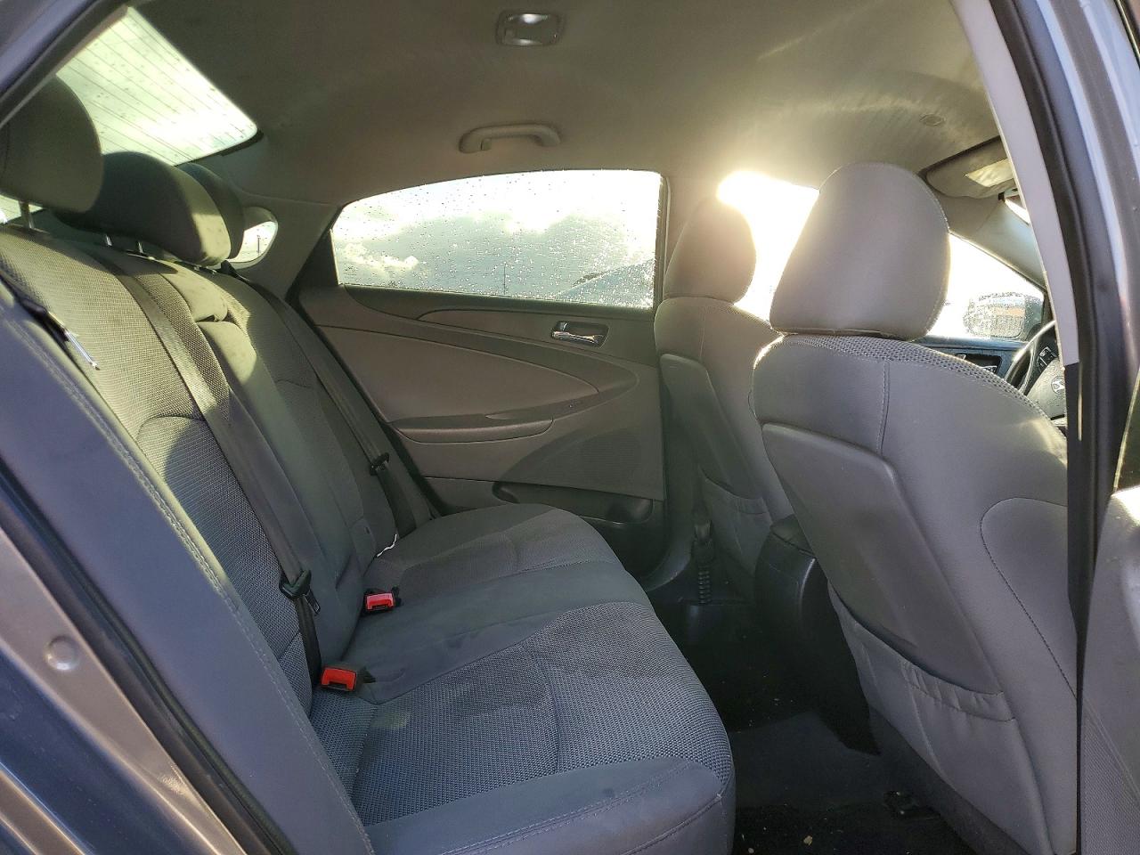 2014 HYUNDAI SONATA GLS photo 28