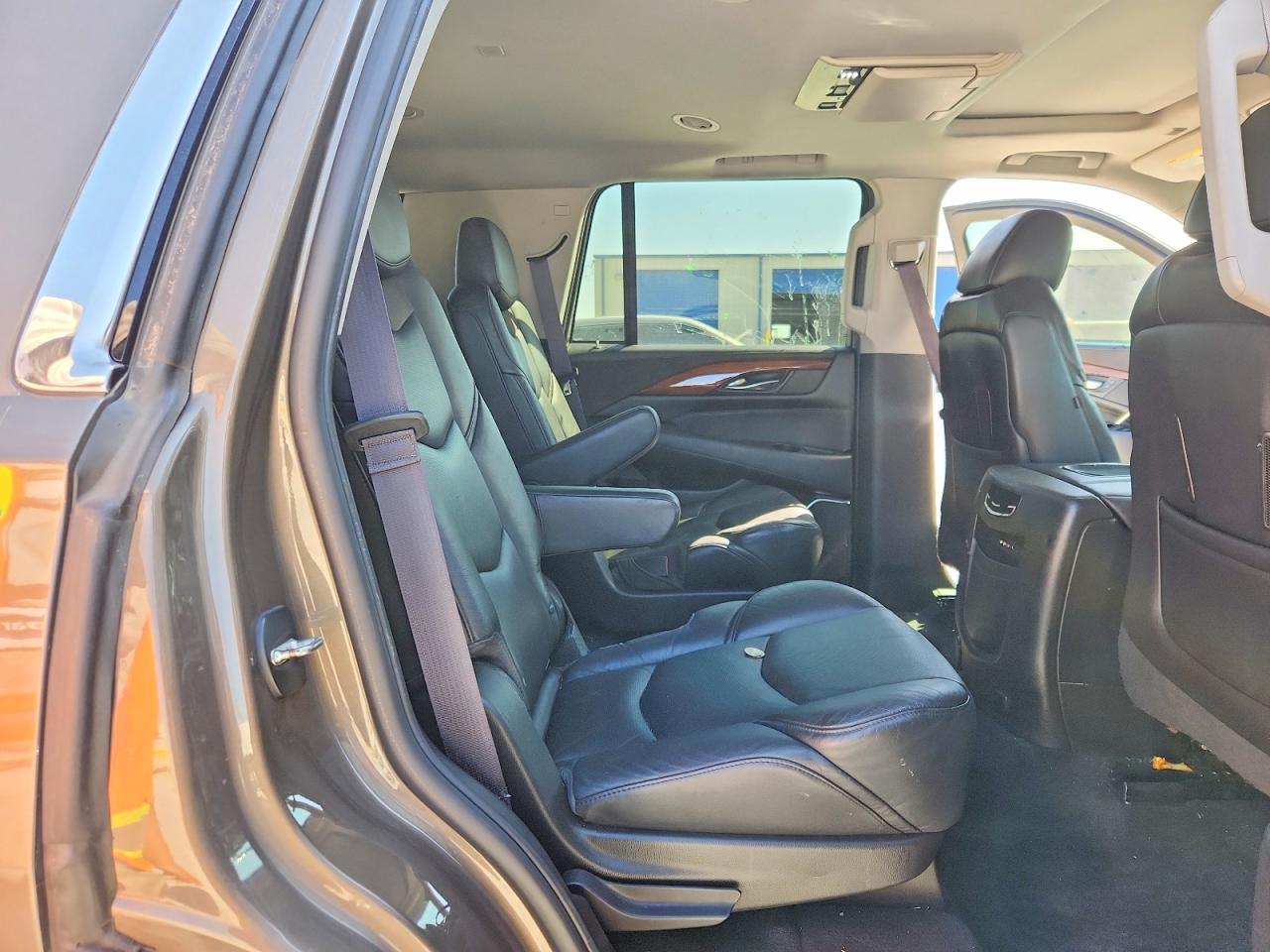 2016 CADILLAC ESCALADE PREMIUM photo 31