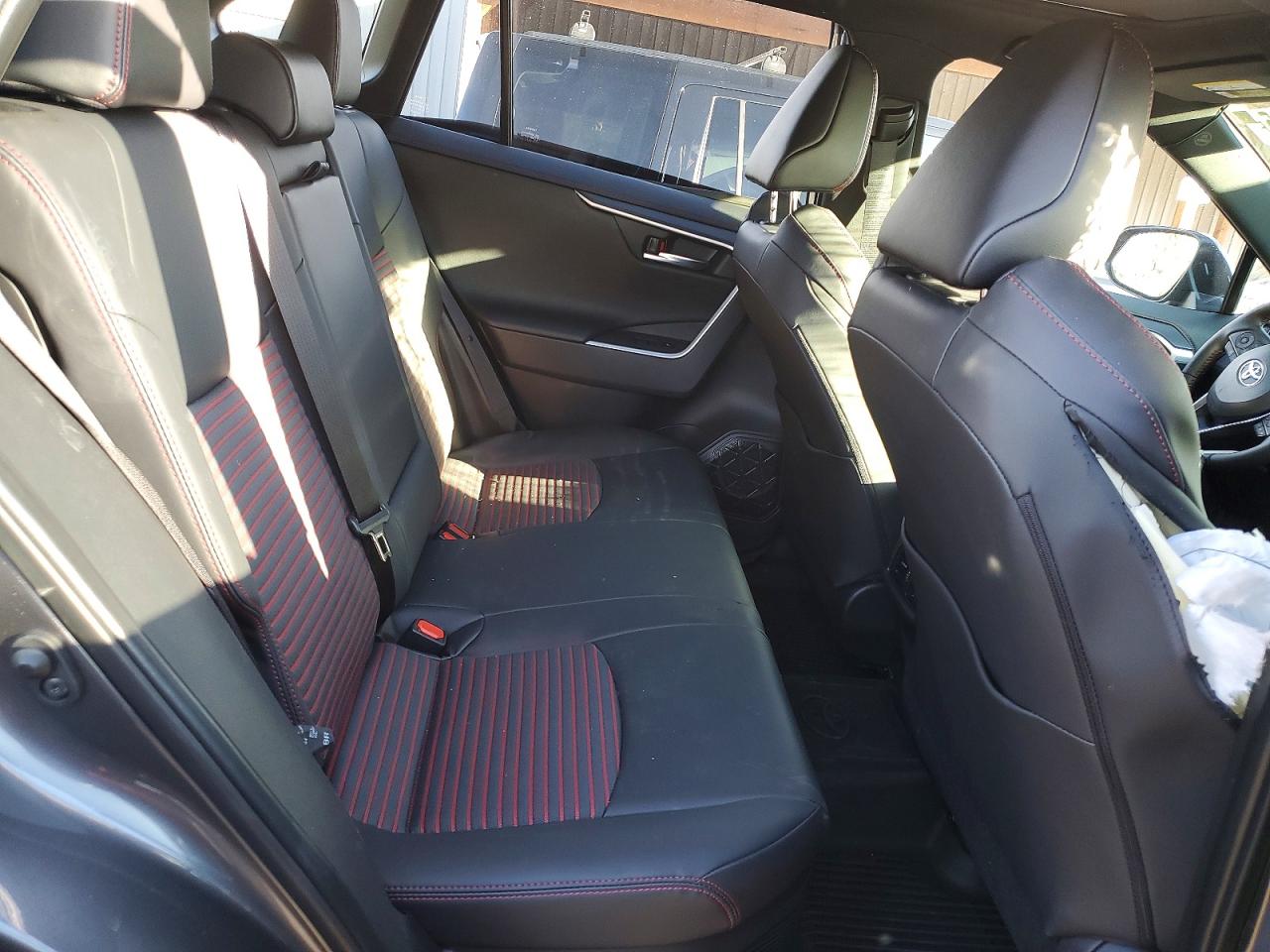 2025 TOYOTA RAV4 XSE photo 31