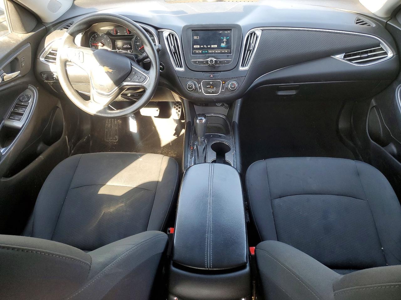 2017 CHEVROLET MALIBU LT photo 8