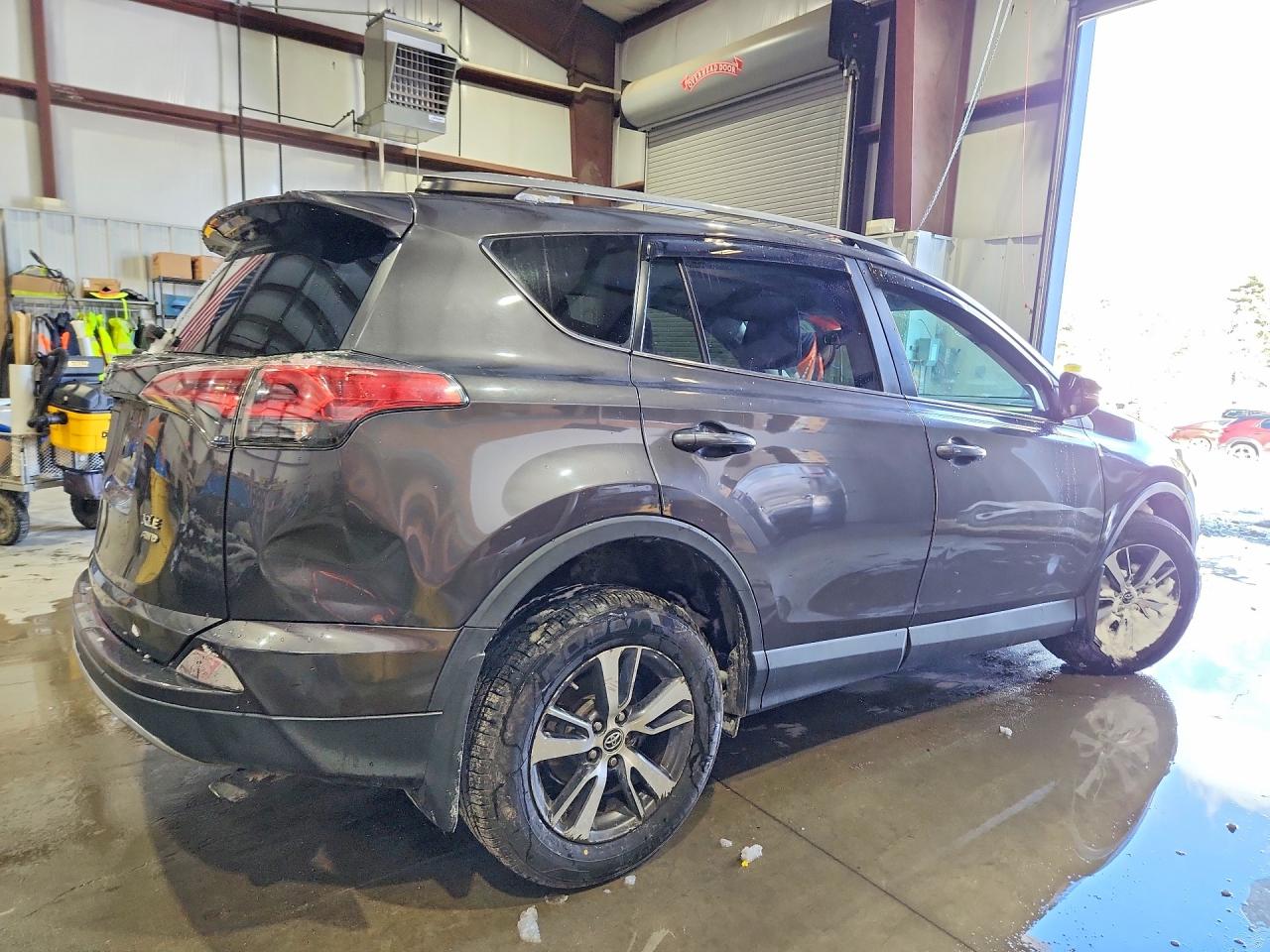 2018 TOYOTA RAV4 BASE photo 5
