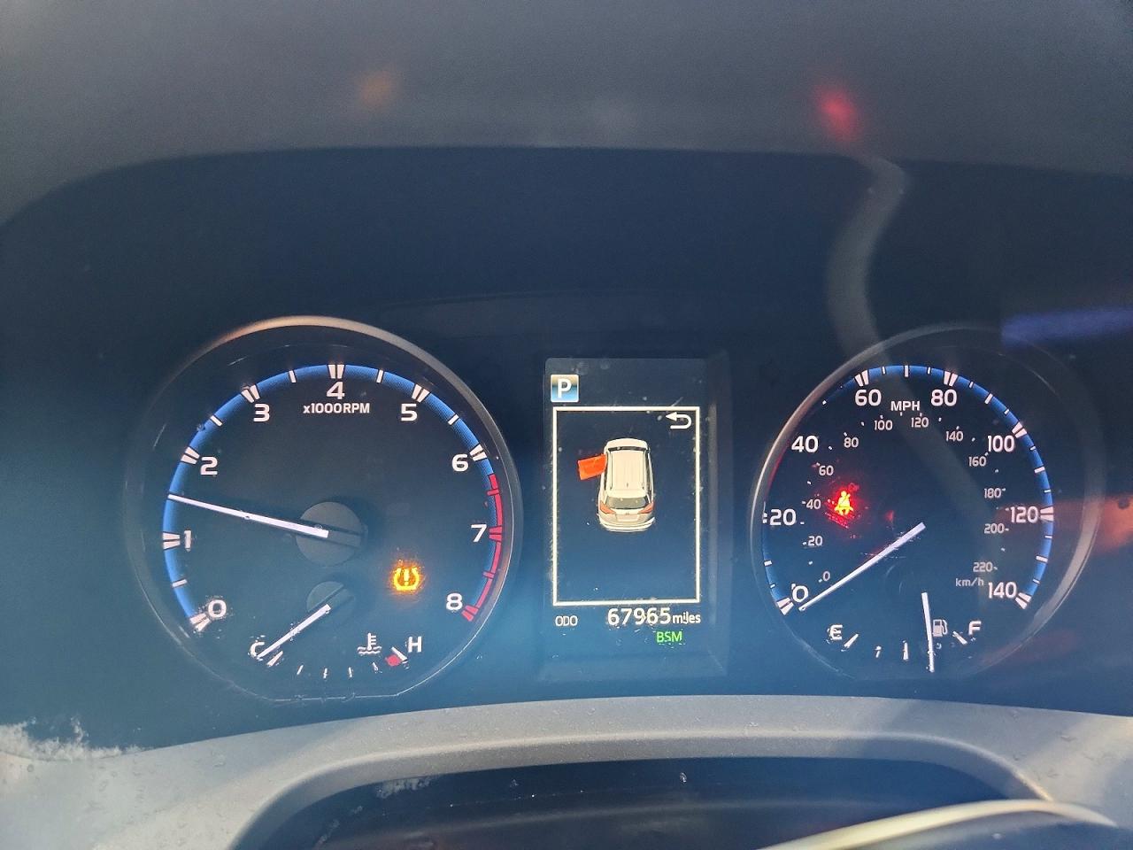 2018 TOYOTA RAV4 BASE photo 17