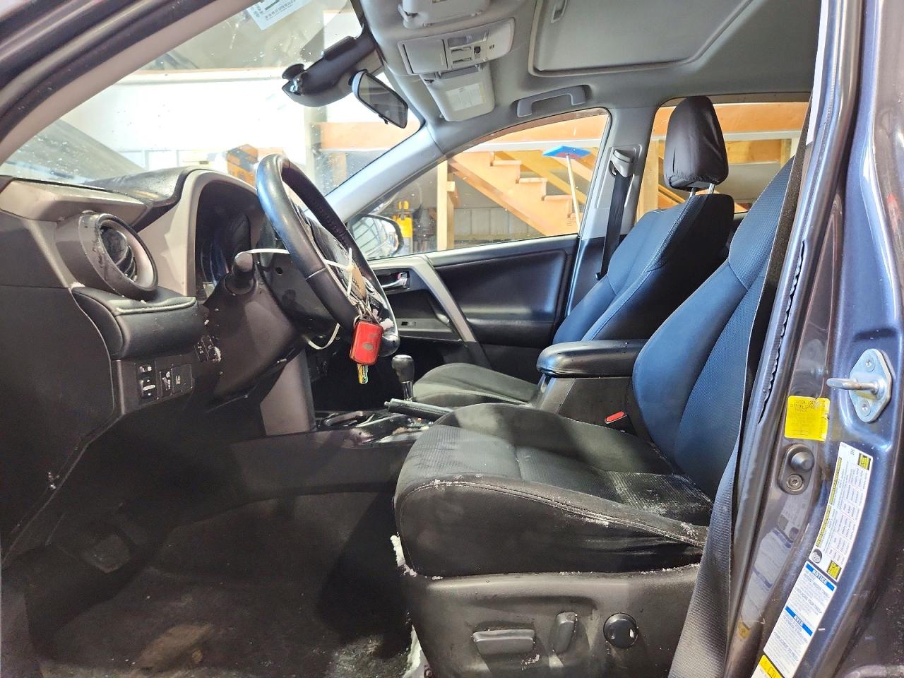 2018 TOYOTA RAV4 BASE photo 13