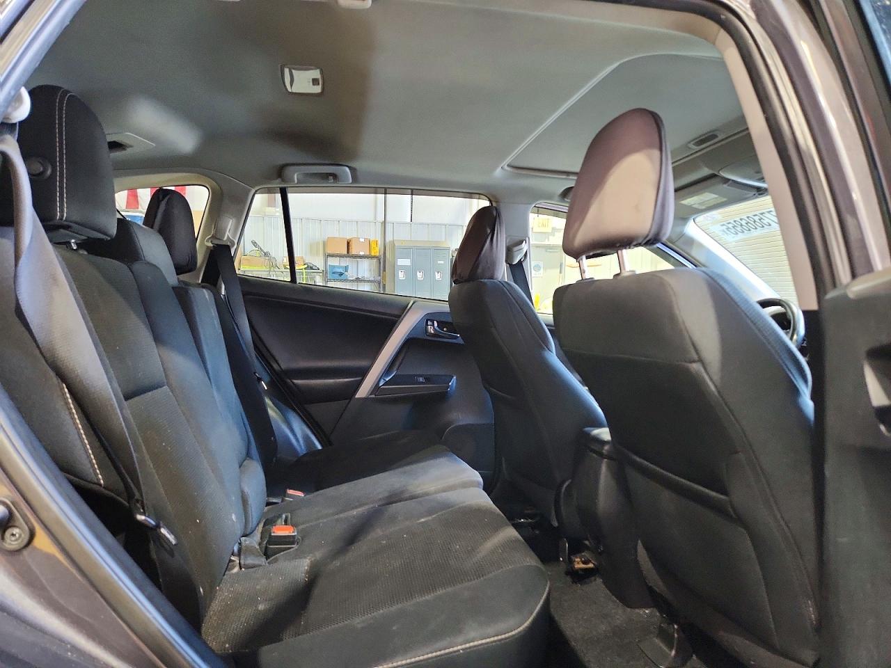 2018 TOYOTA RAV4 BASE photo 21