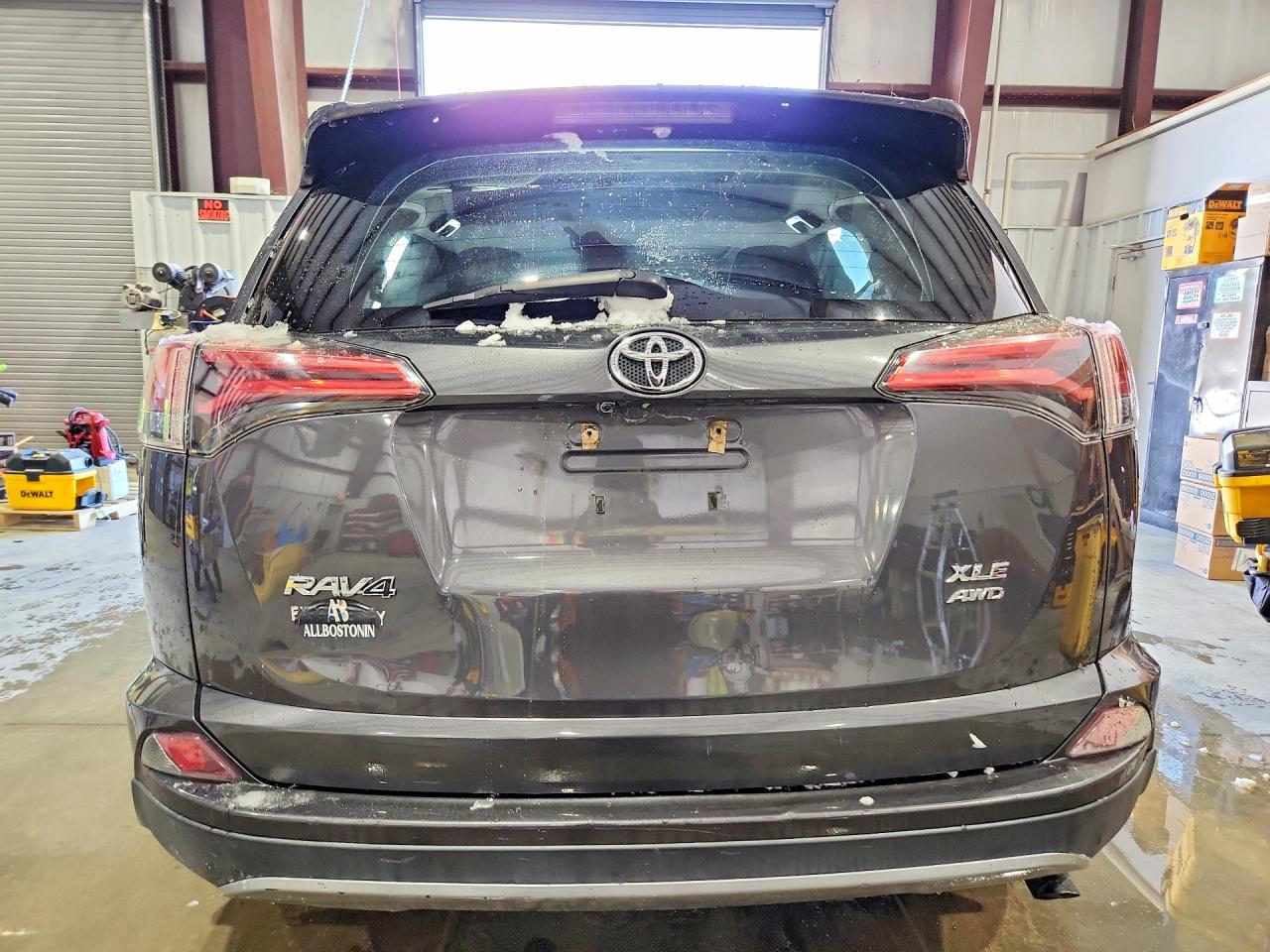 2018 TOYOTA RAV4 BASE photo 11