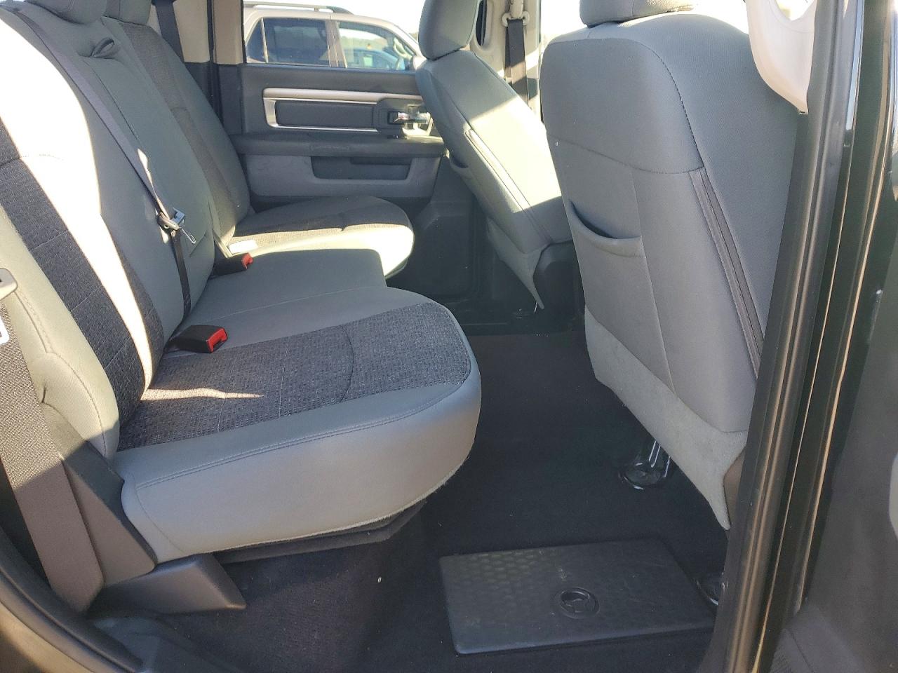 2016 RAM 1500 SLT photo 28