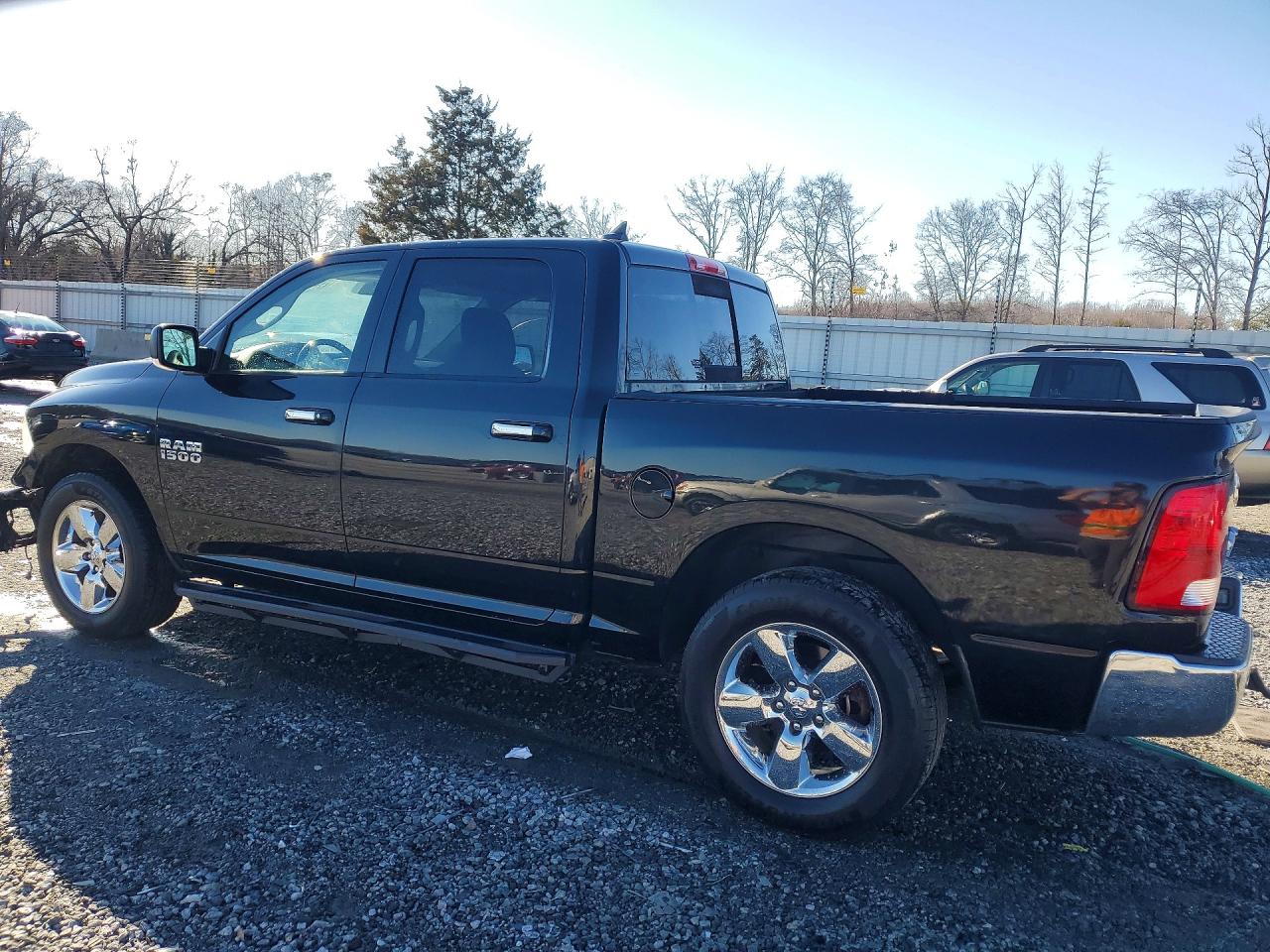 2016 RAM 1500 SLT photo 4
