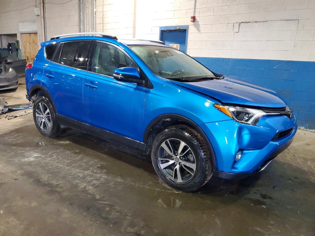 2016 TOYOTA RAV4 XLE photo 10