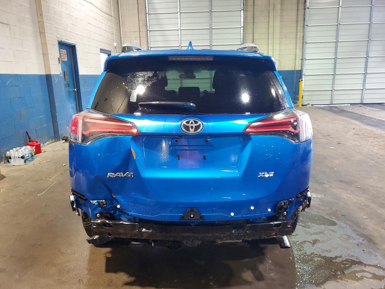 2016 TOYOTA RAV4 XLE photo 16