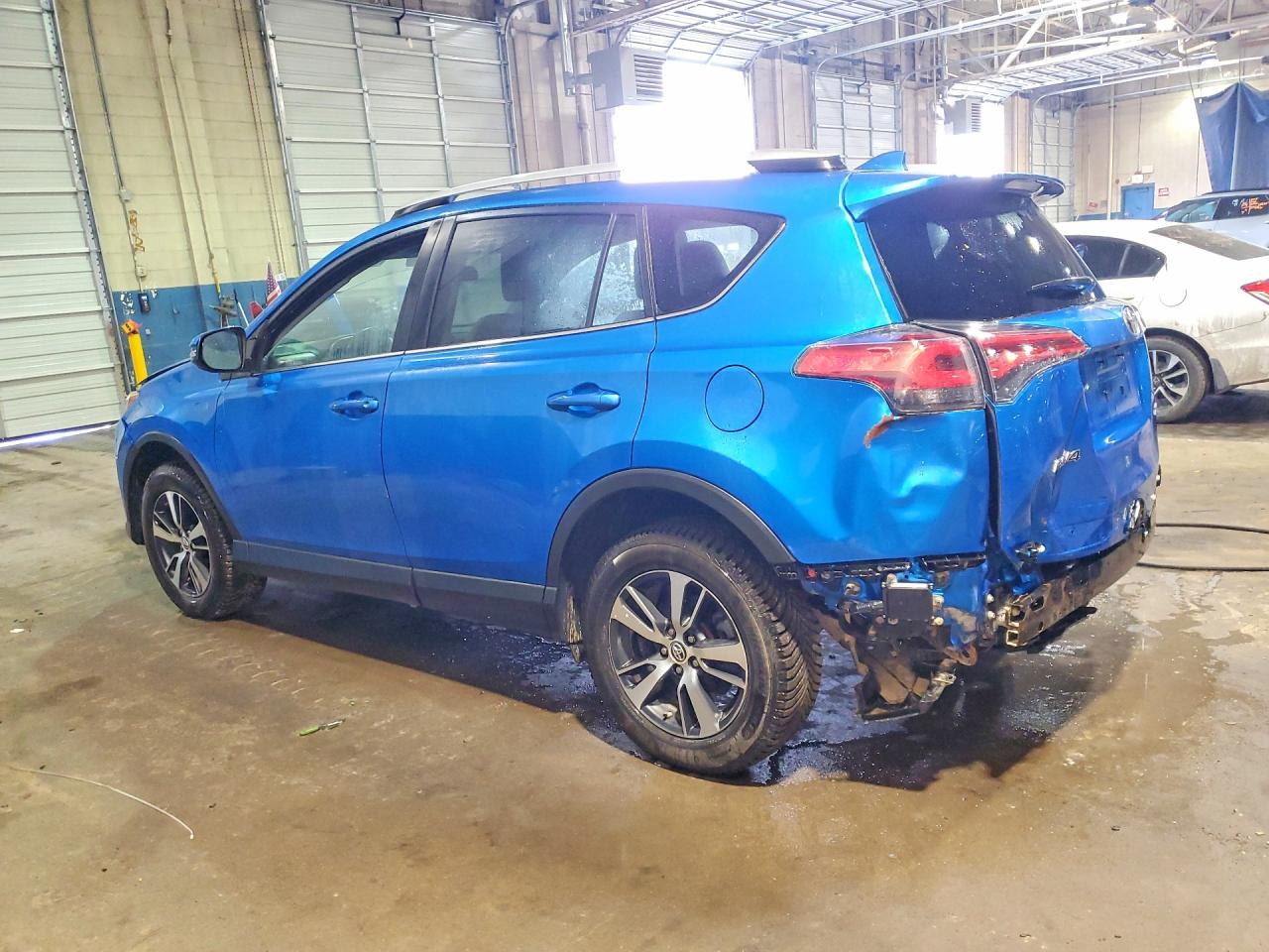 2016 TOYOTA RAV4 XLE photo 4