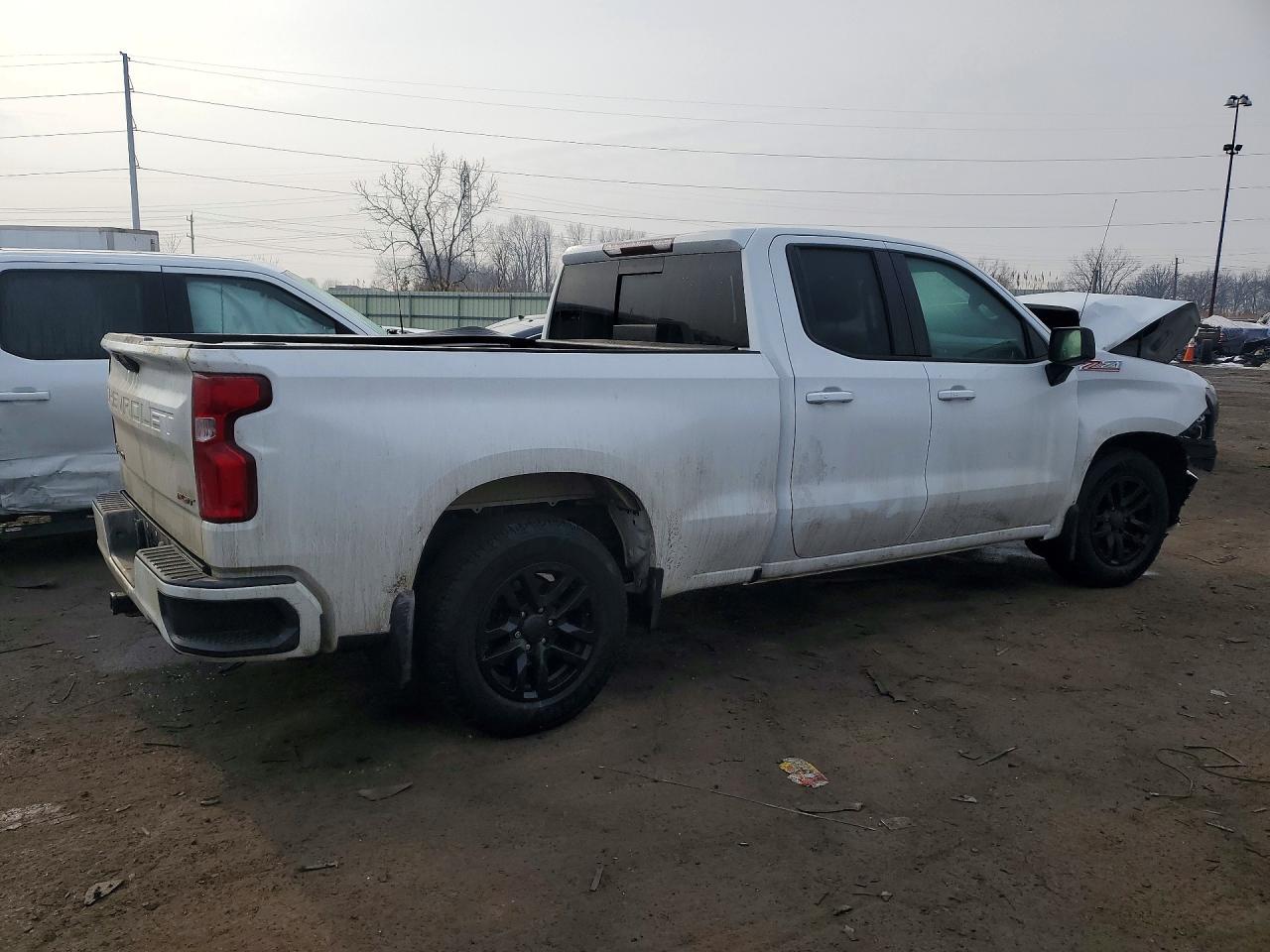 2019 CHEVROLET SILVERADO K1500 RST photo 3