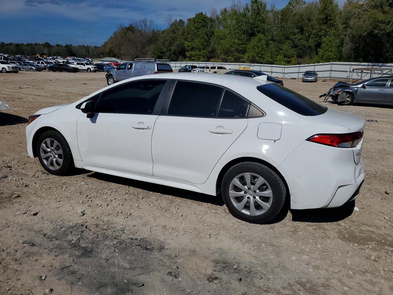 2022 TOYOTA COROLLA LE photo 3