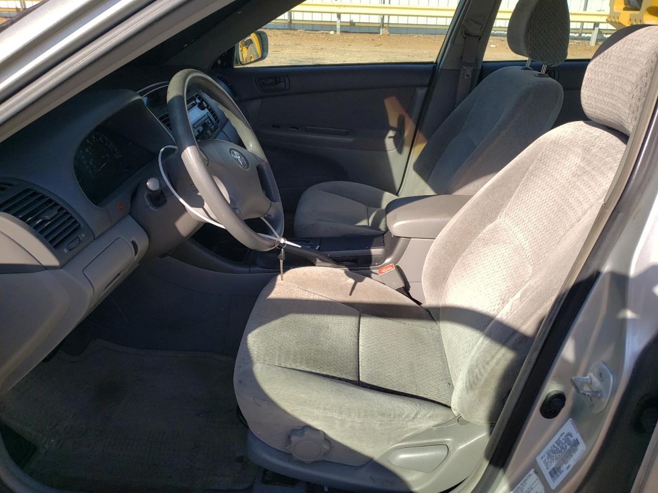 2002 TOYOTA CAMRY LE photo 13