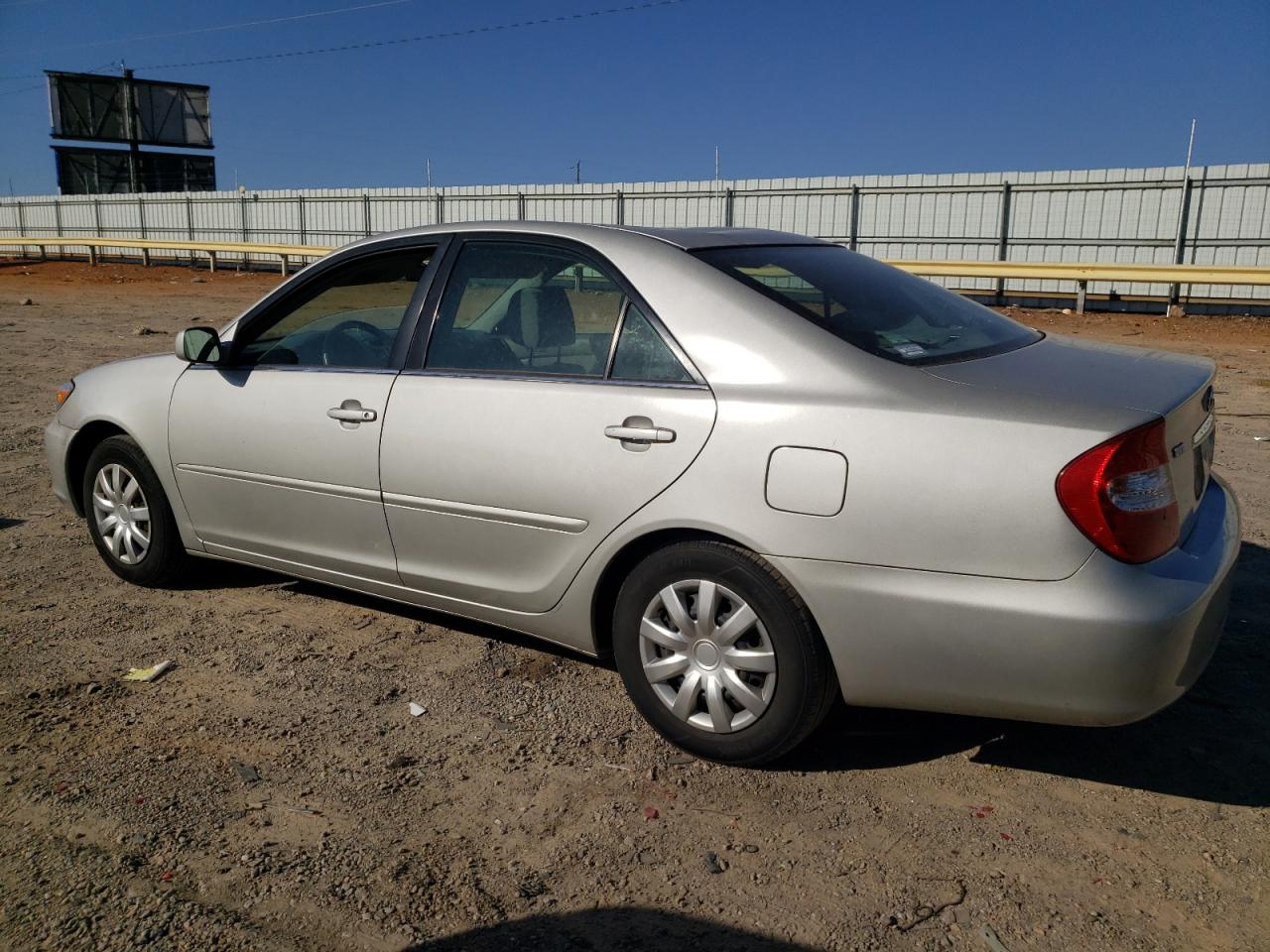 2002 TOYOTA CAMRY LE photo 3