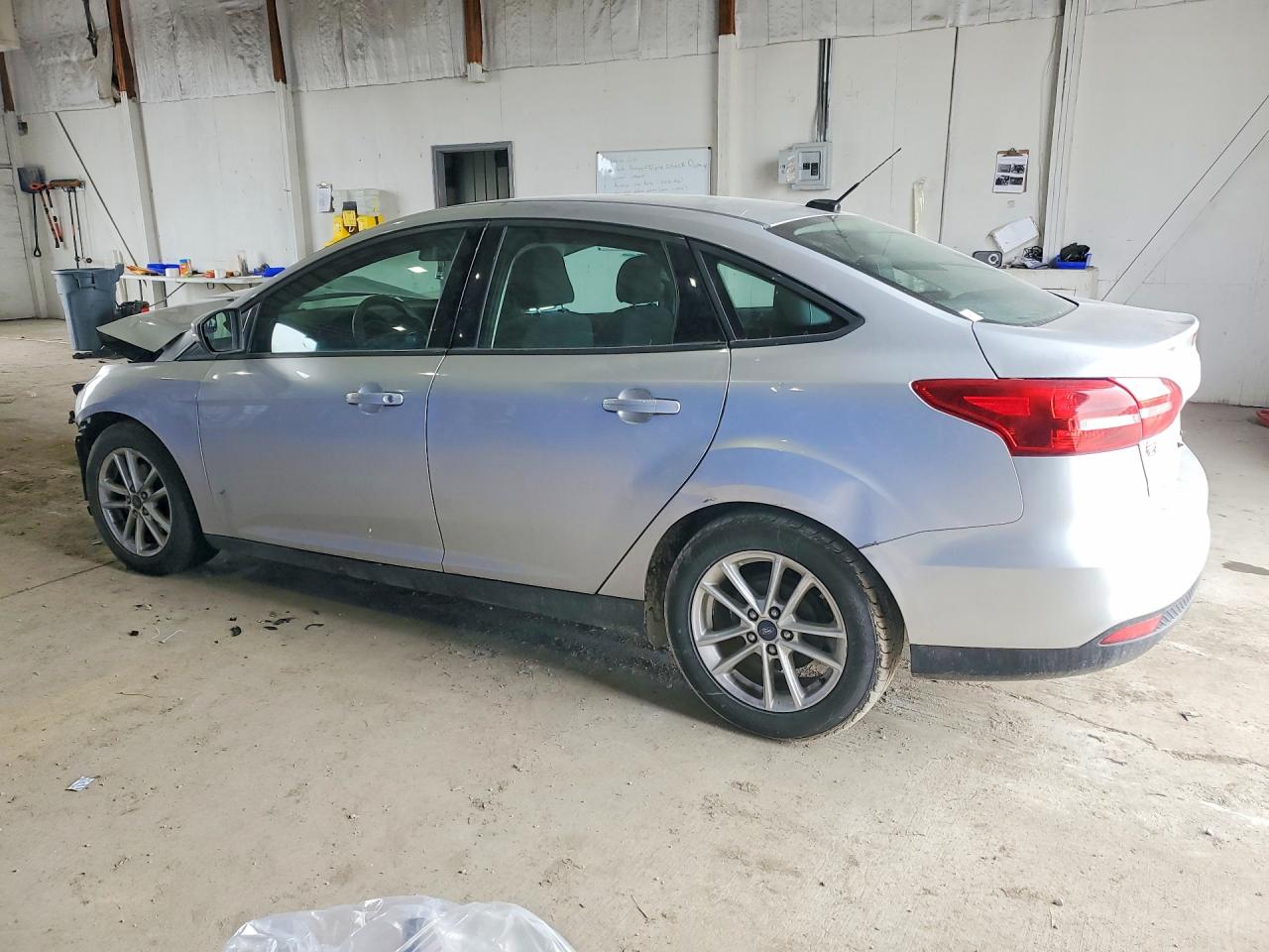 2017 FORD FOCUS SE photo 2