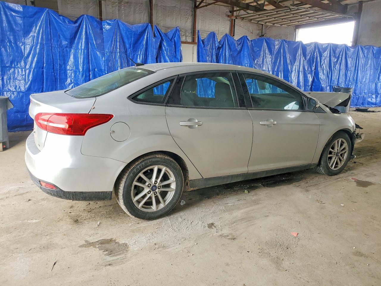 2017 FORD FOCUS SE photo 3