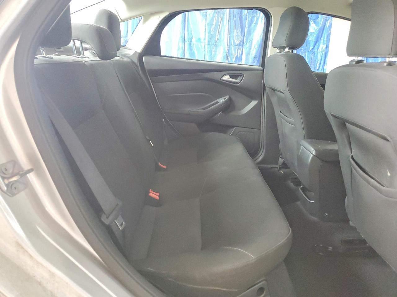 2017 FORD FOCUS SE photo 10
