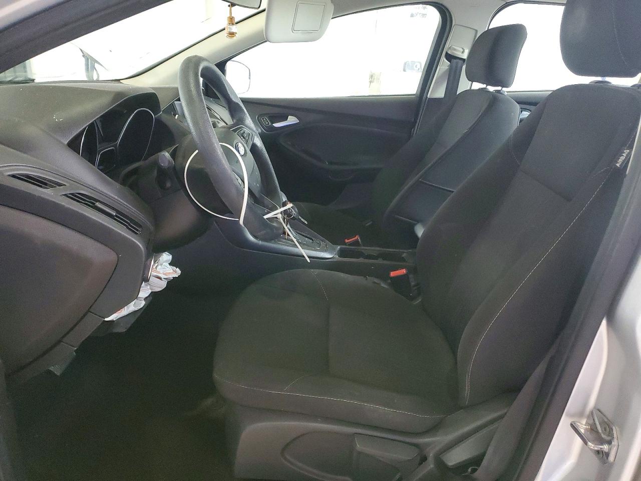 2017 FORD FOCUS SE photo 7