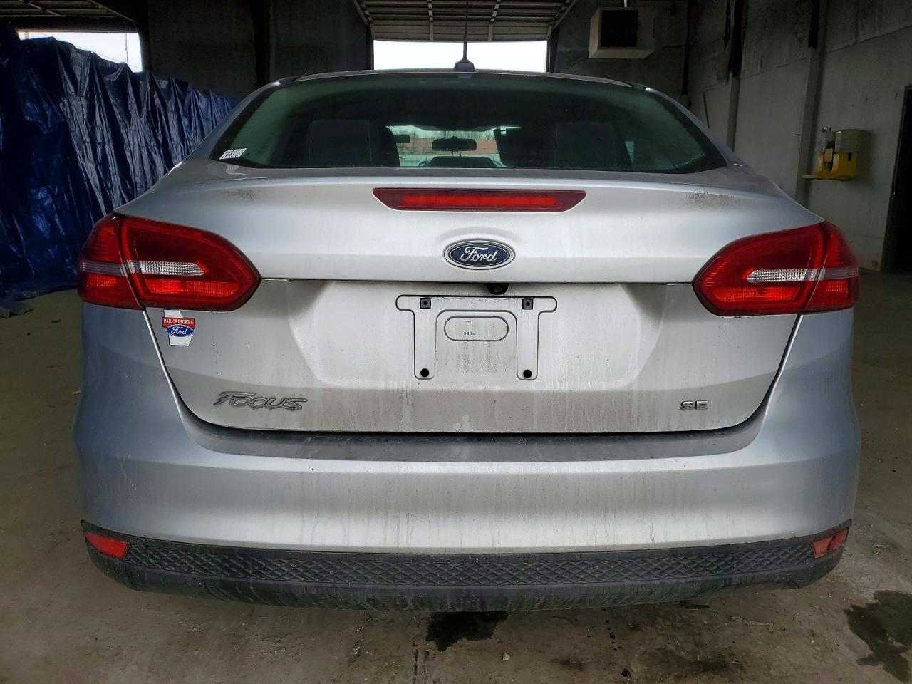 2017 FORD FOCUS SE photo 6