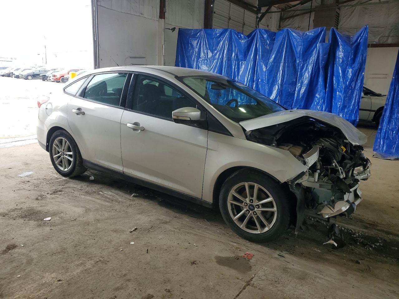 2017 FORD FOCUS SE photo 4