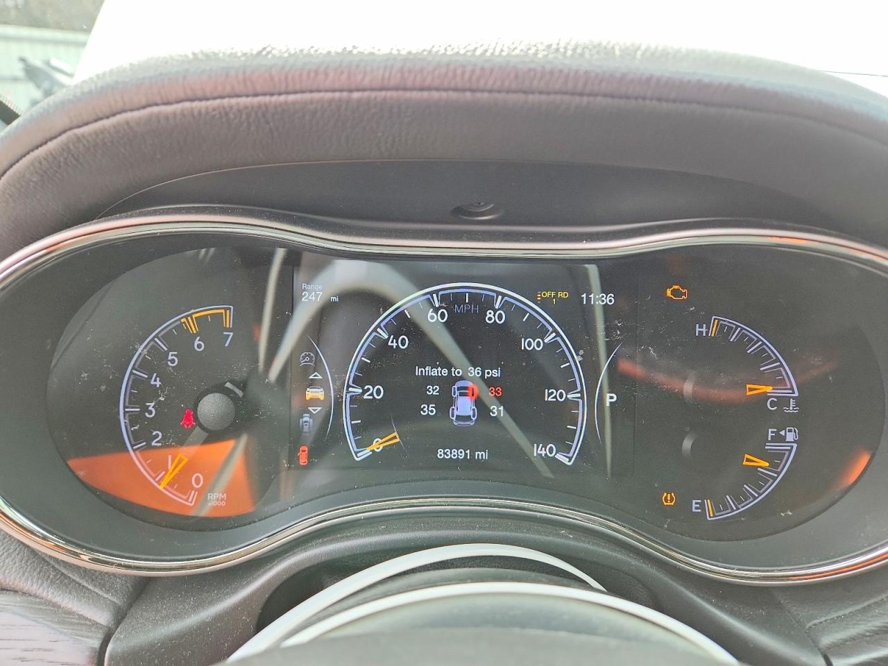 2018 JEEP GRAND CHEROKEE OVERLAND photo 9