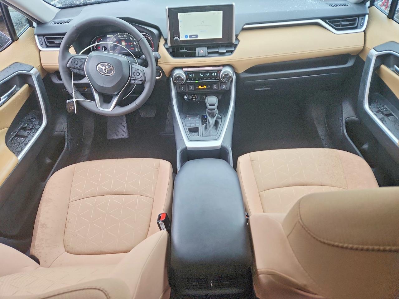 2025 TOYOTA RAV4 XLE photo 15