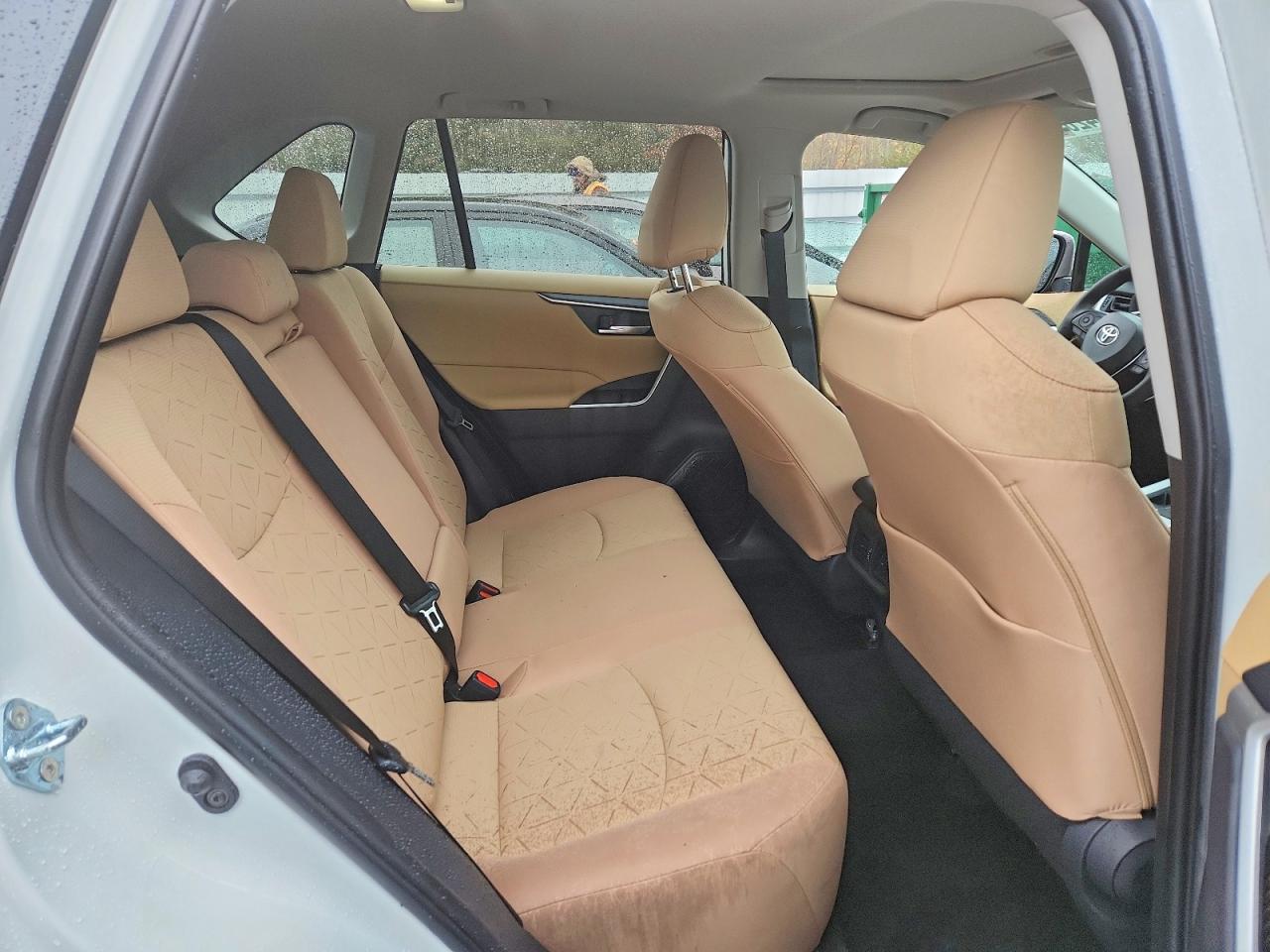 2025 TOYOTA RAV4 XLE photo 21