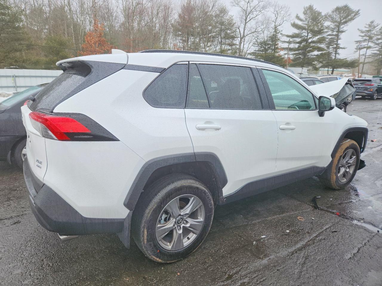 2025 TOYOTA RAV4 XLE photo 5