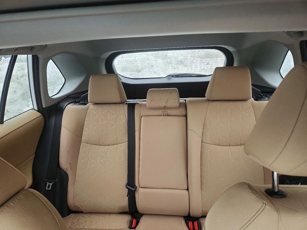 2025 TOYOTA RAV4 XLE photo 19