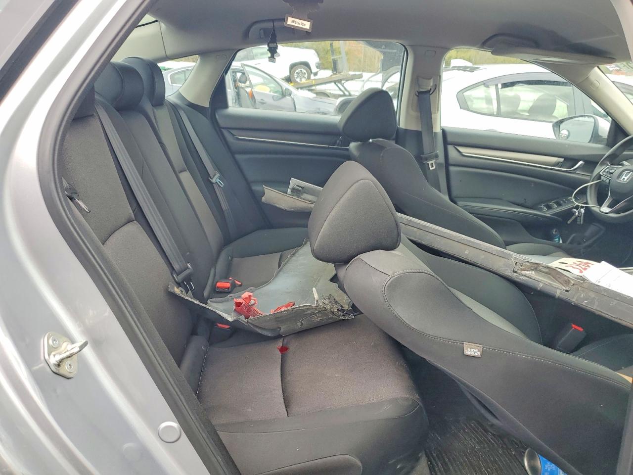 2018 HONDA ACCORD LX photo 19
