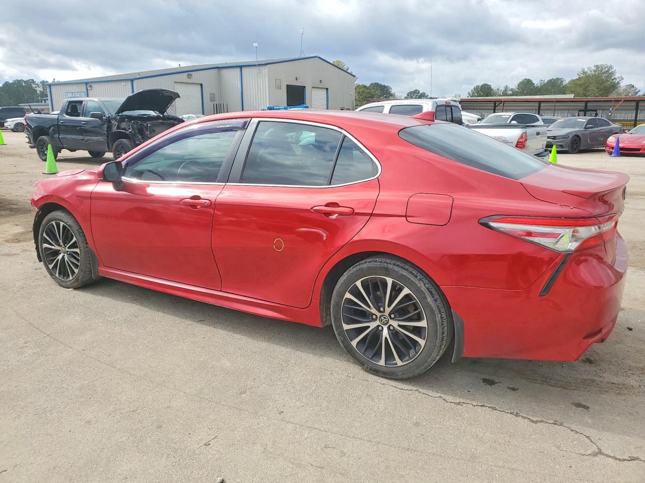 2019 TOYOTA CAMRY L photo 4