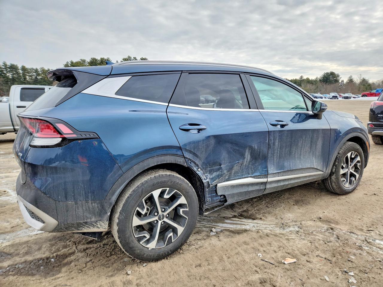 2025 KIA SPORTAGE EX photo 3