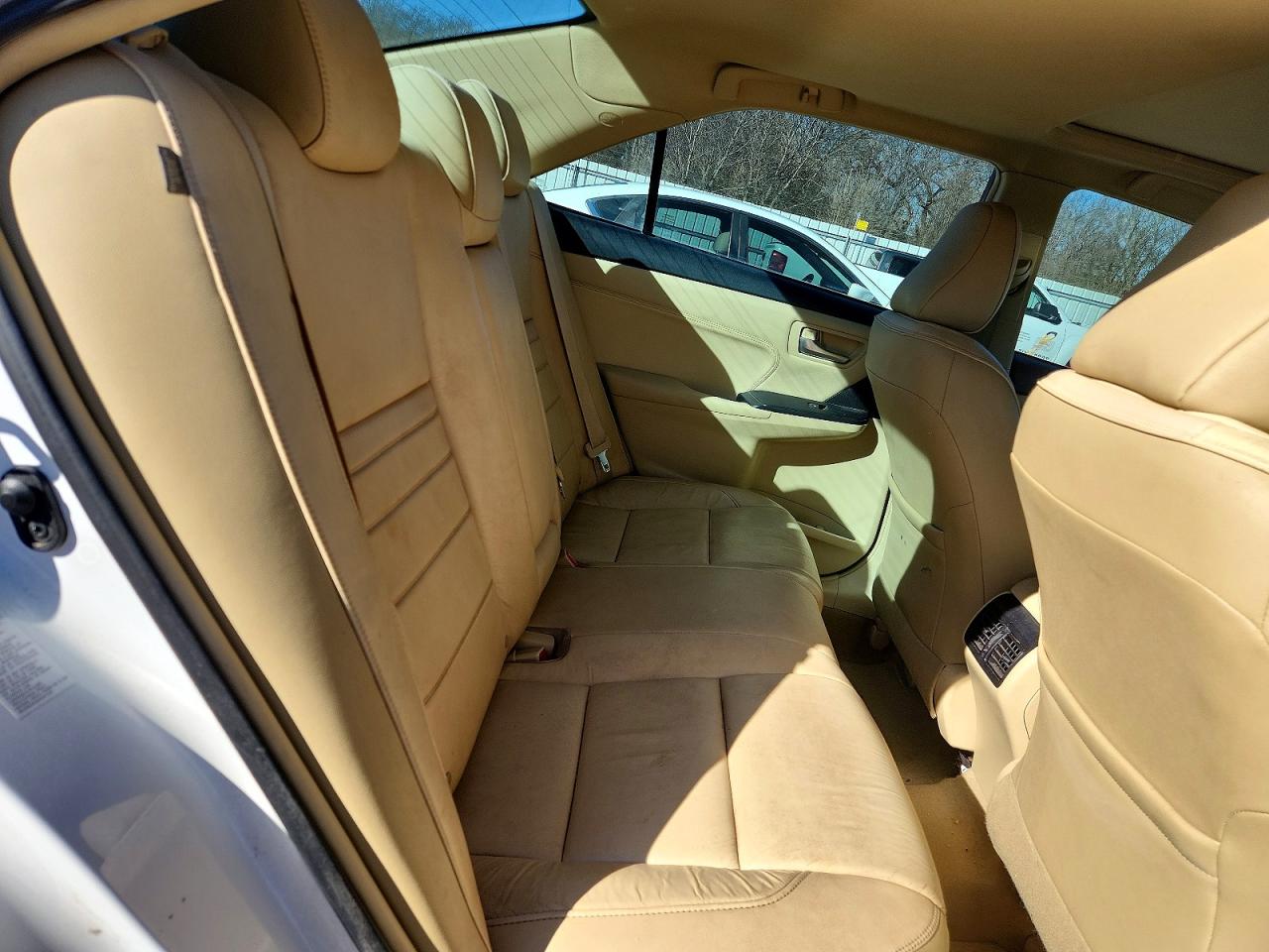 2015 TOYOTA CAMRY LE photo 28