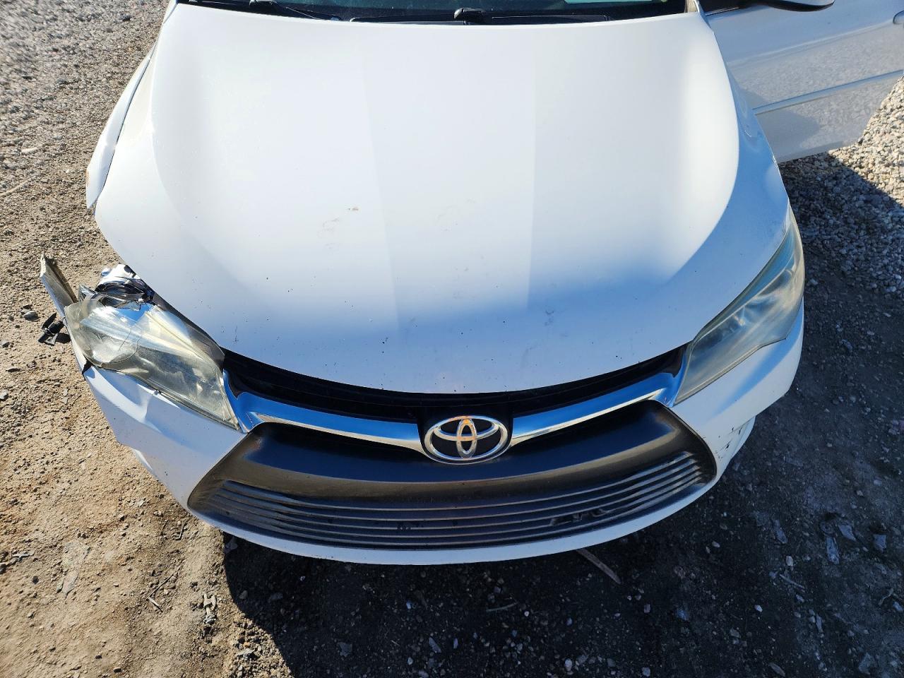 2015 TOYOTA CAMRY LE photo 31