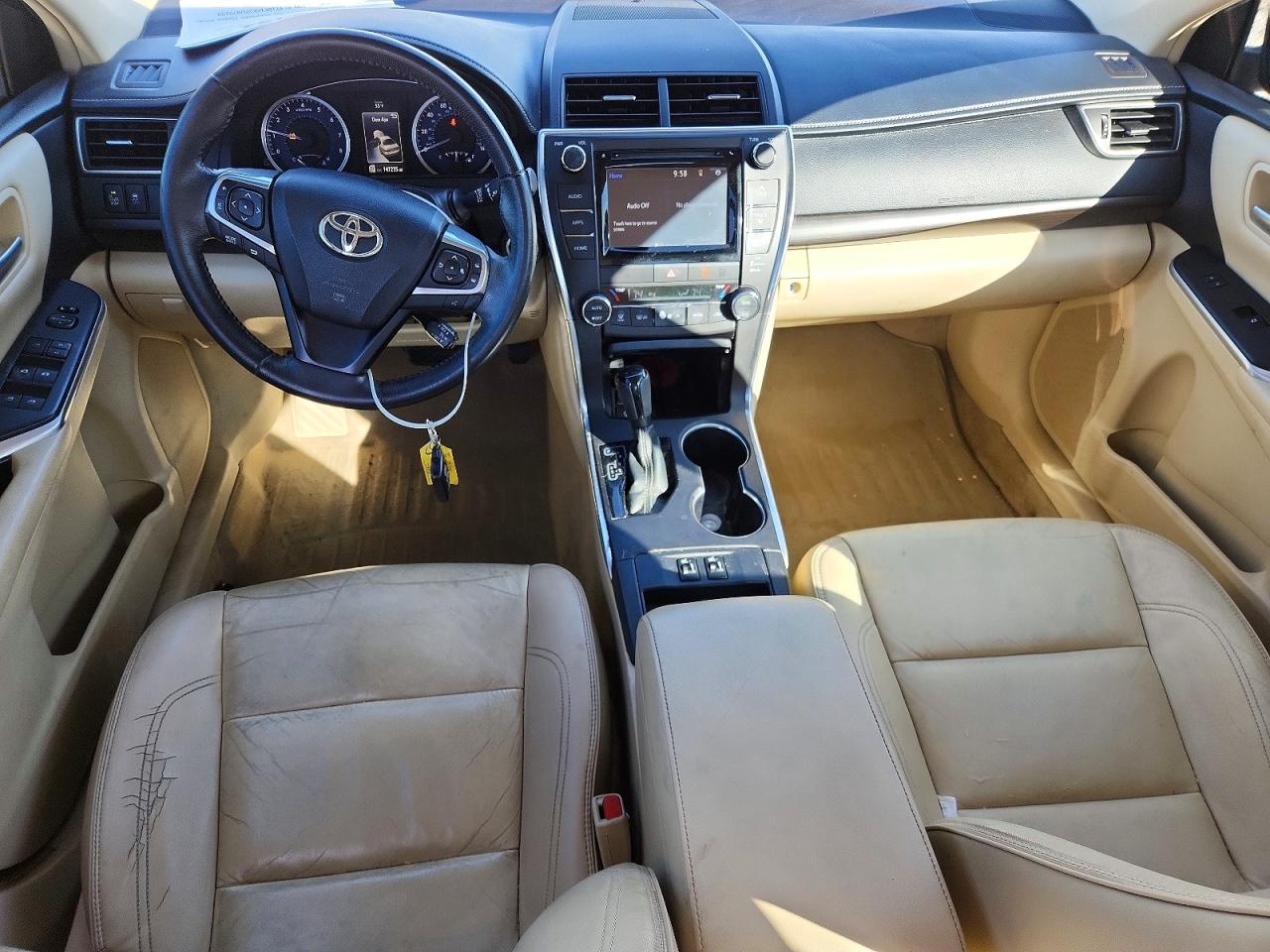 2015 TOYOTA CAMRY LE photo 22