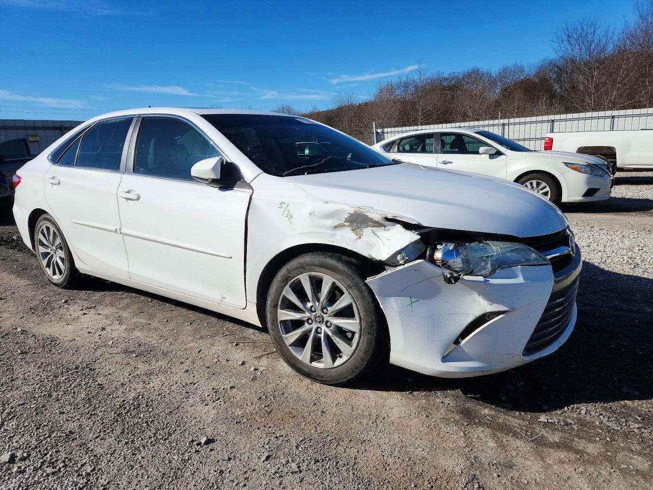 2015 TOYOTA CAMRY LE photo 10