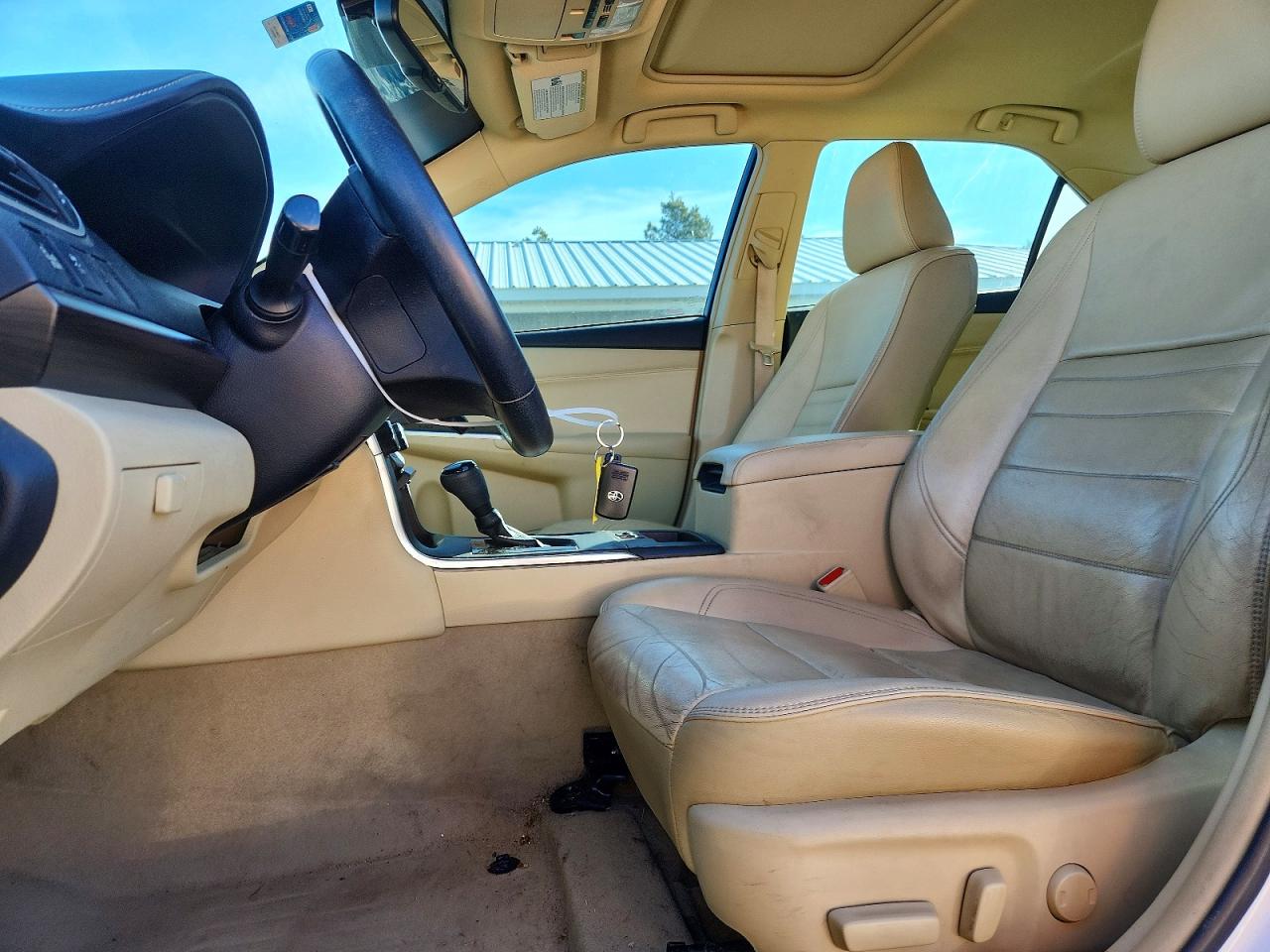 2015 TOYOTA CAMRY LE photo 19