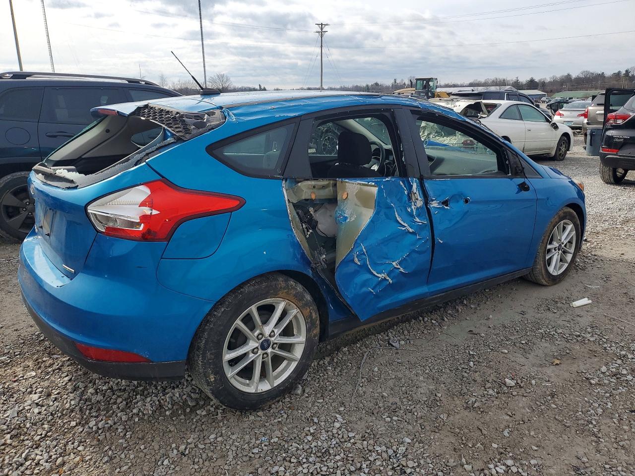 2015 FORD FOCUS SE photo 5
