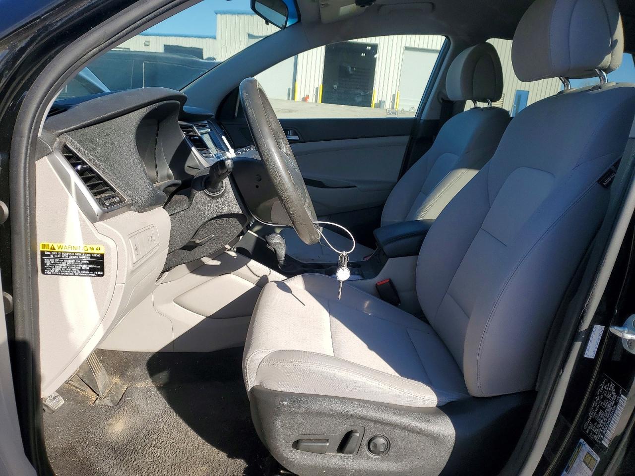 2017 HYUNDAI TUCSON SE photo 19