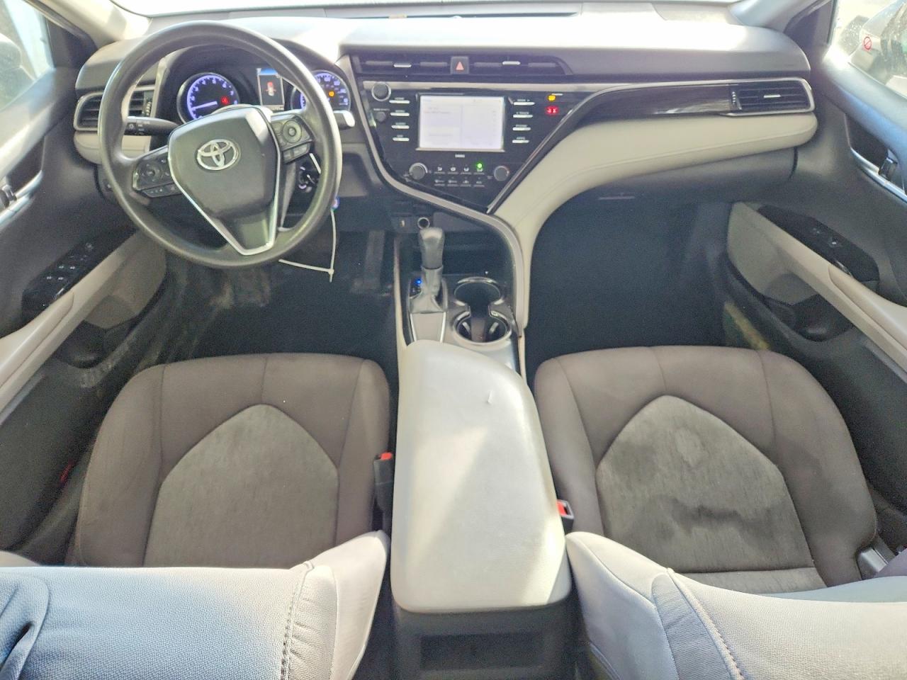 2020 TOYOTA CAMRY LE photo 22