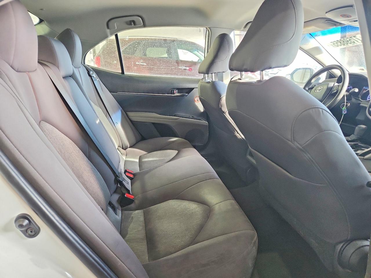 2020 TOYOTA CAMRY LE photo 28