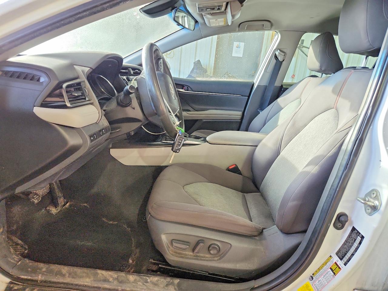 2020 TOYOTA CAMRY LE photo 19