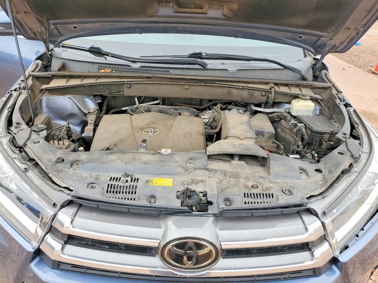 2018 TOYOTA HIGHLANDER LIMITED photo 11