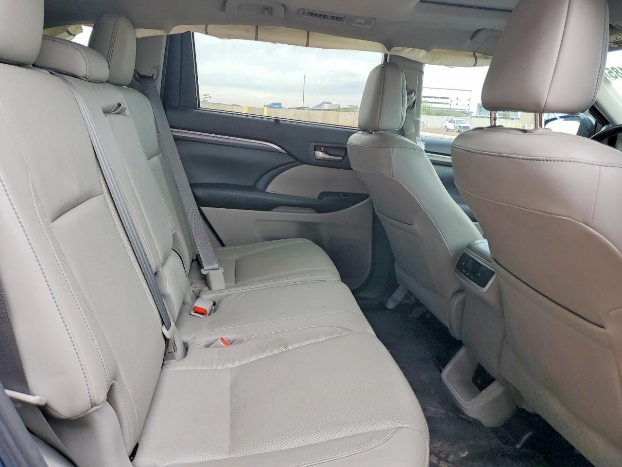 2018 TOYOTA HIGHLANDER LIMITED photo 10