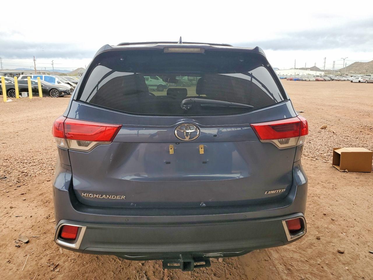 2018 TOYOTA HIGHLANDER LIMITED photo 6
