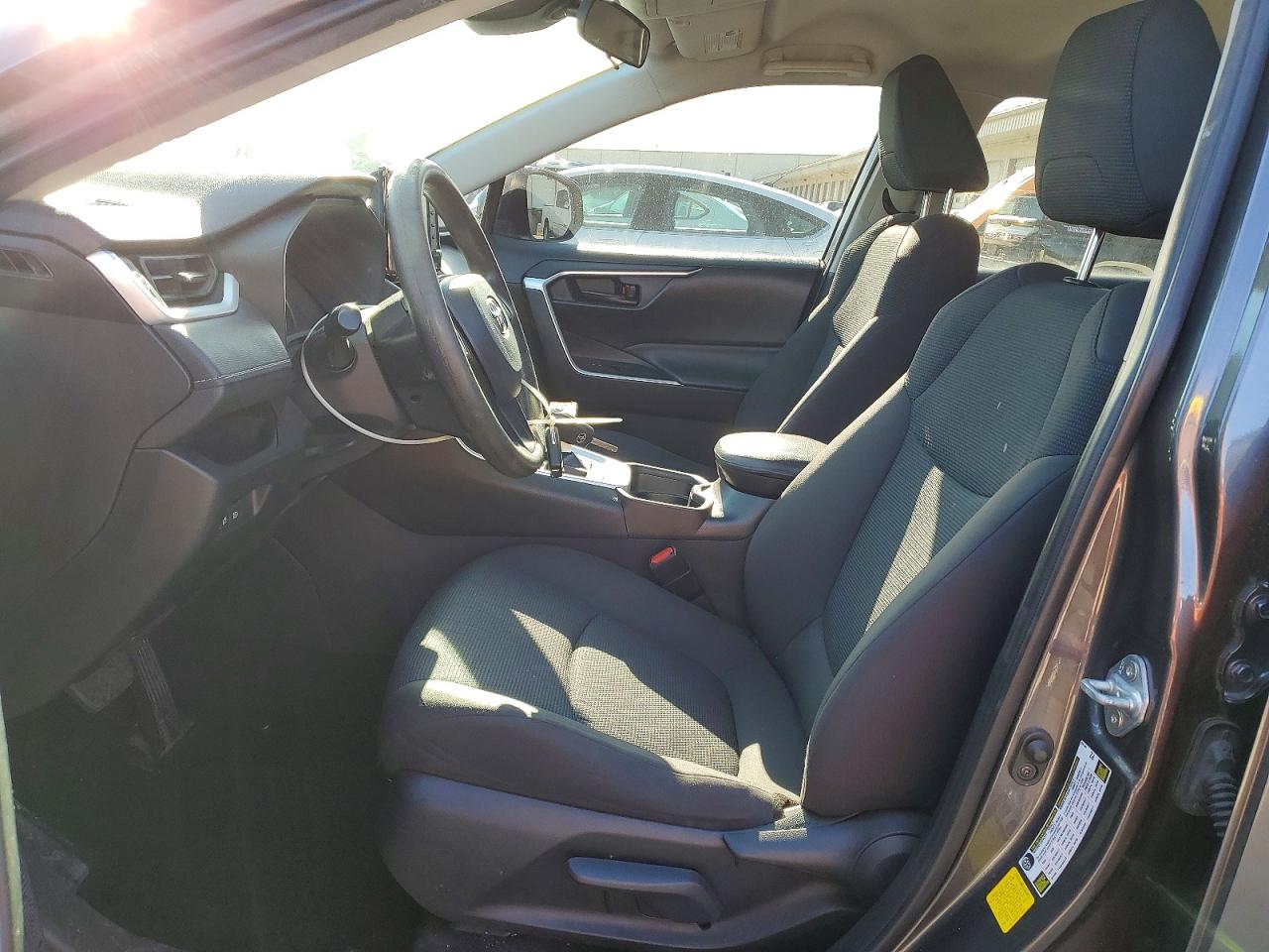 2021 TOYOTA RAV4 LE photo 19