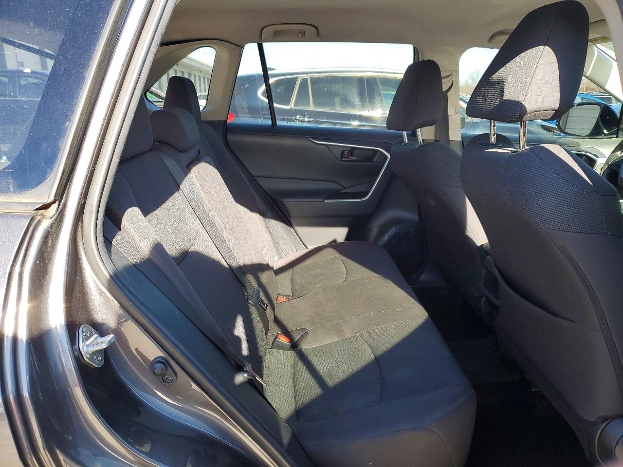 2021 TOYOTA RAV4 LE photo 31