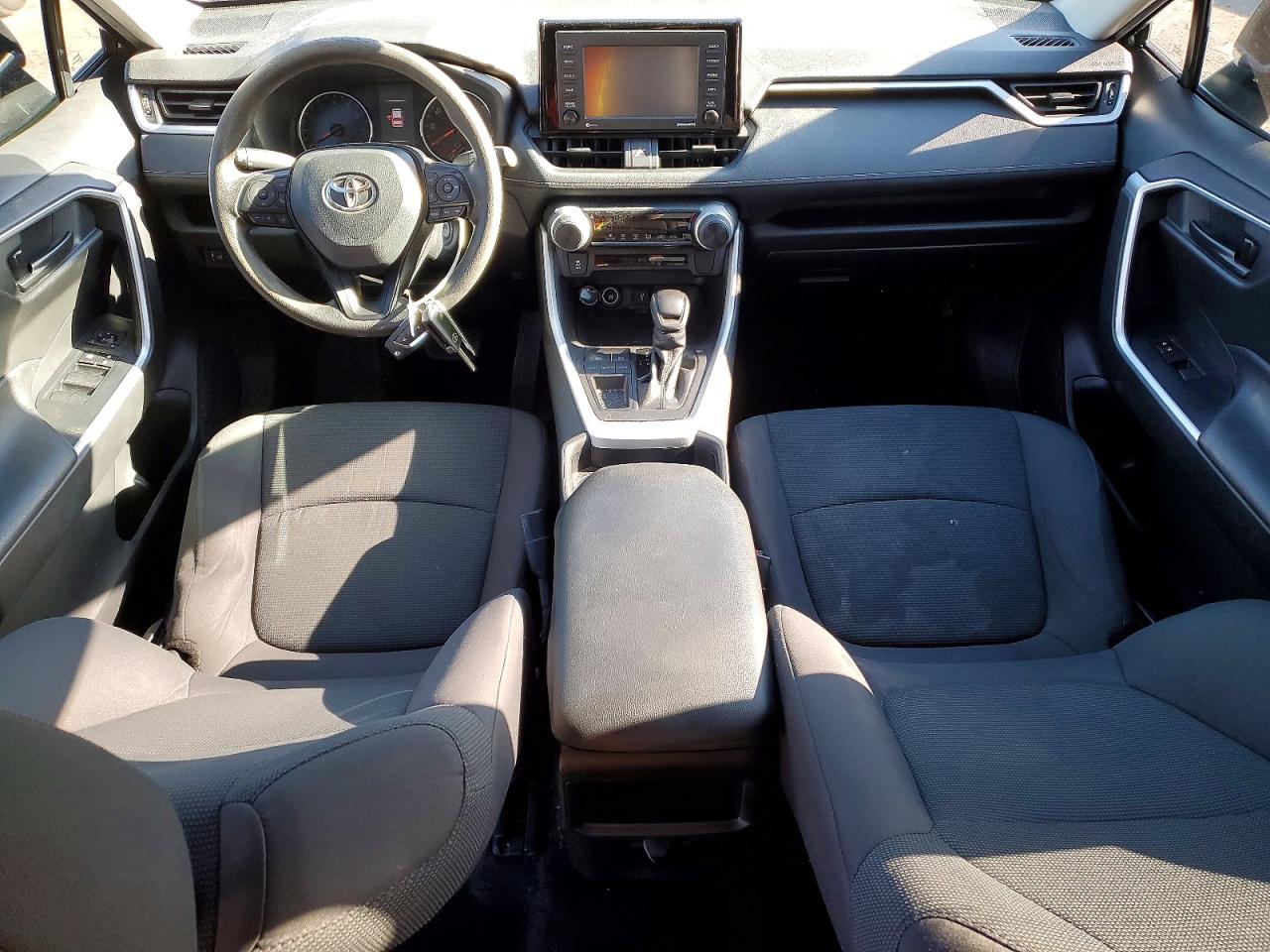 2021 TOYOTA RAV4 LE photo 22