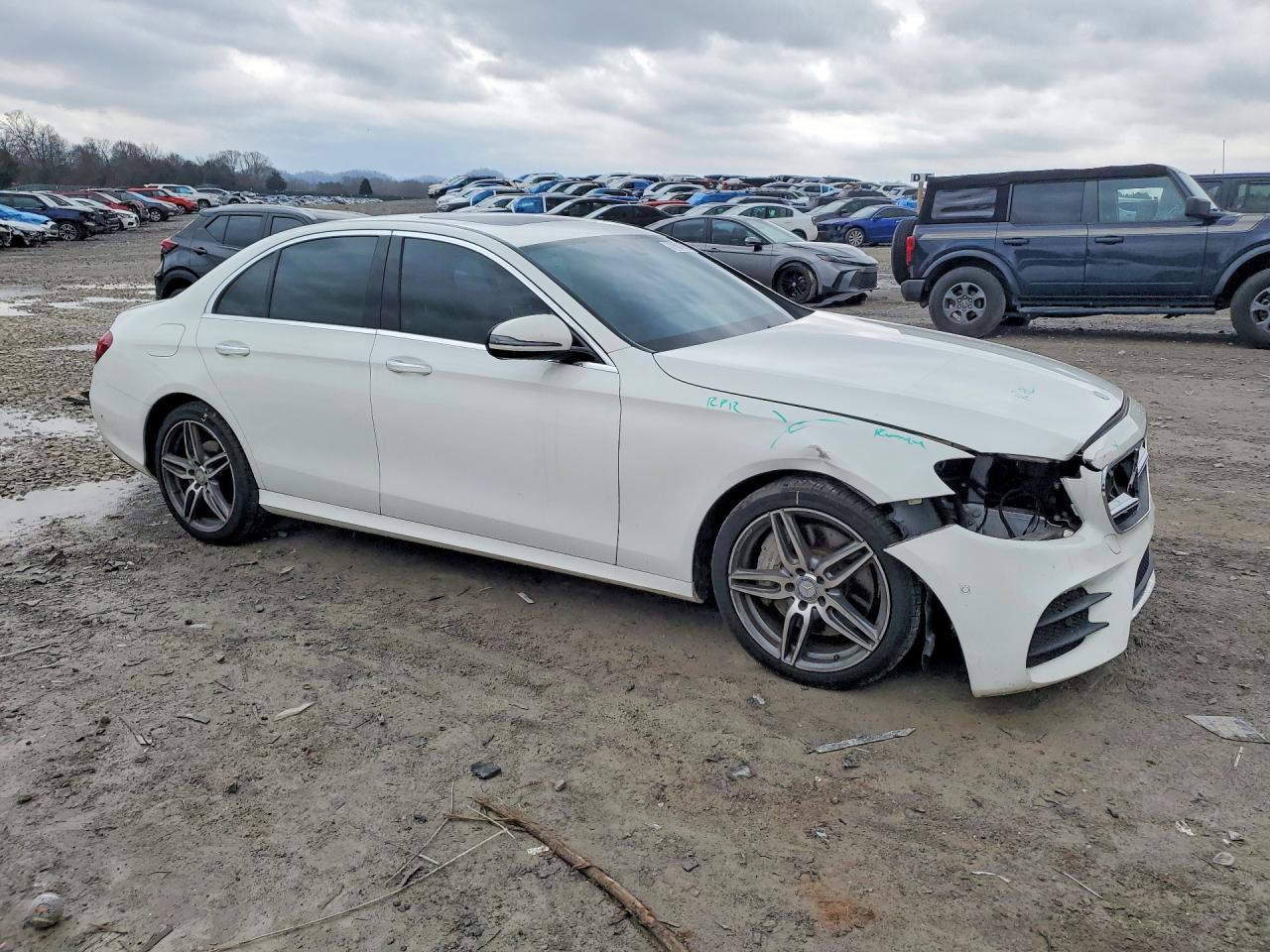 2017 MERCEDES-BENZ E 300 photo 4