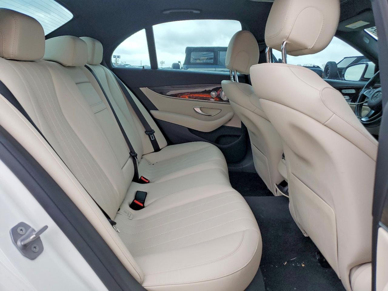 2017 MERCEDES-BENZ E 300 photo 10